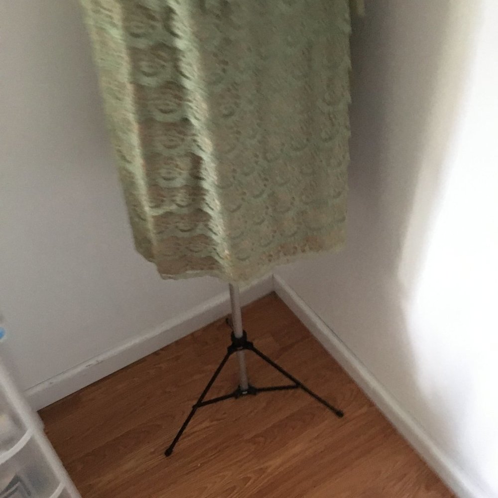 VINTAGE LARGE GREEN LACE AND SASH DRESS - Picture 4 of 6